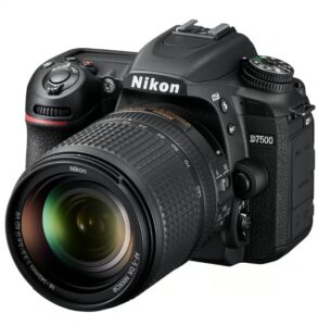 Фотоапарат DSLR Nikon D7500, 20.9 MP + Обектив